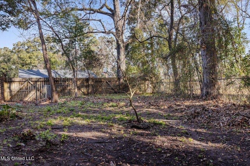 DON'T MISS OUT! PRICED OVER 10K BELOW RECENT APPRAISAL! ALL - photo 40
