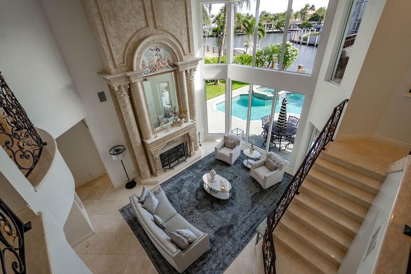 Fantastic intersecting canal views highlight this beautifully - photo 44