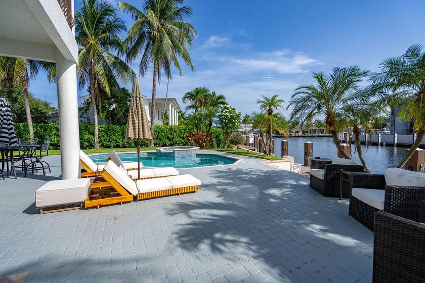 Fantastic intersecting canal views highlight this beautifully - photo 46