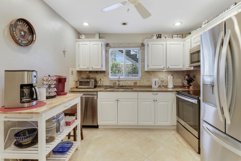 Only available ground-floor end unit in the sought-after - photo 7