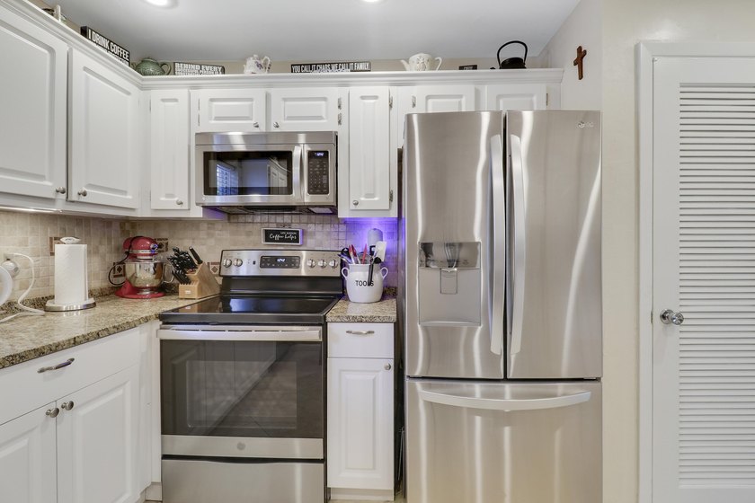 Only available ground-floor end unit in the sought-after - photo 8