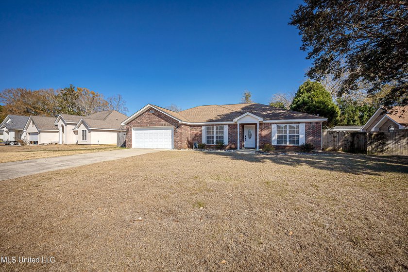 Conveniently located minutes from the interstate and downtown - photo 2
