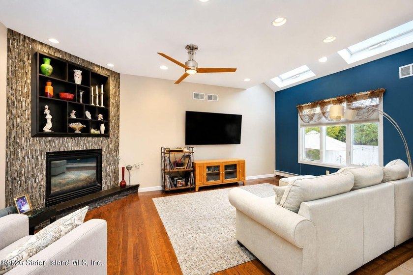 WELCOME TO THIS EXCEPTIONAL CUSTOM-BUILT 2 FAMILY COLONIAL - photo 11