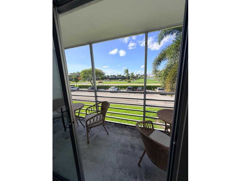 Beautiful residence located in a meticulously maintained 55+ - photo 4
