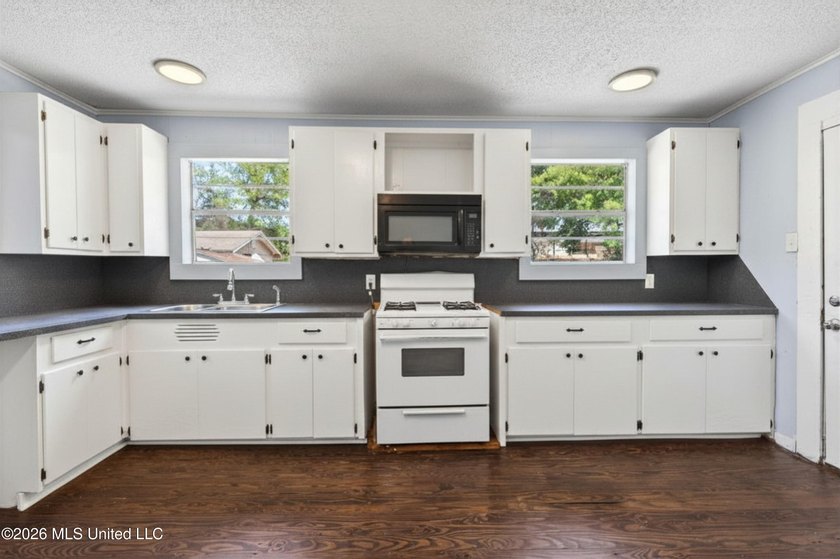 Outstanding opportunity in the heart of Long Beach! This - photo 16