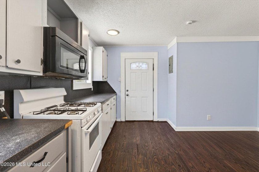 Outstanding opportunity in the heart of Long Beach! This - photo 17