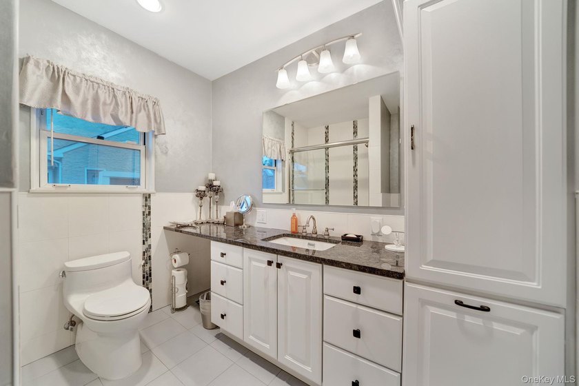 If You're Searching For A Home In Merrick, Check Out This 3 - photo 29