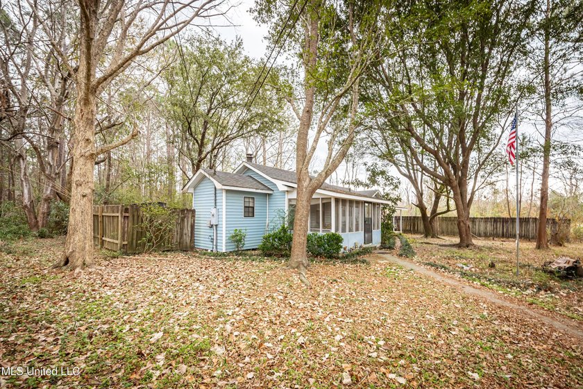 Discover exceptional potential with this 3 bedroom, 2 bath home - photo 3