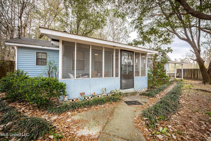 Discover exceptional potential with this 3 bedroom, 2 bath home - photo 4