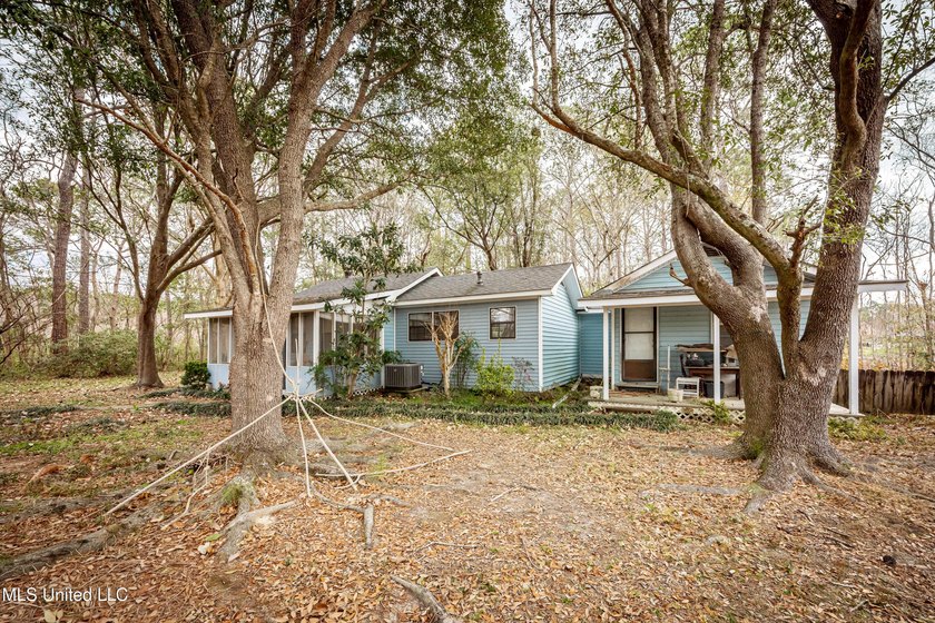 Discover exceptional potential with this 3 bedroom, 2 bath home - photo 5