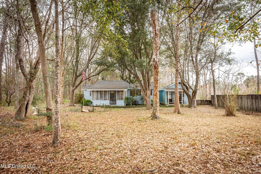 Discover exceptional potential with this 3 bedroom, 2 bath home - photo 6