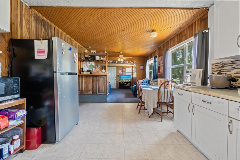This 3-bedroom, 1-bathroom single-family home provides a - photo 5