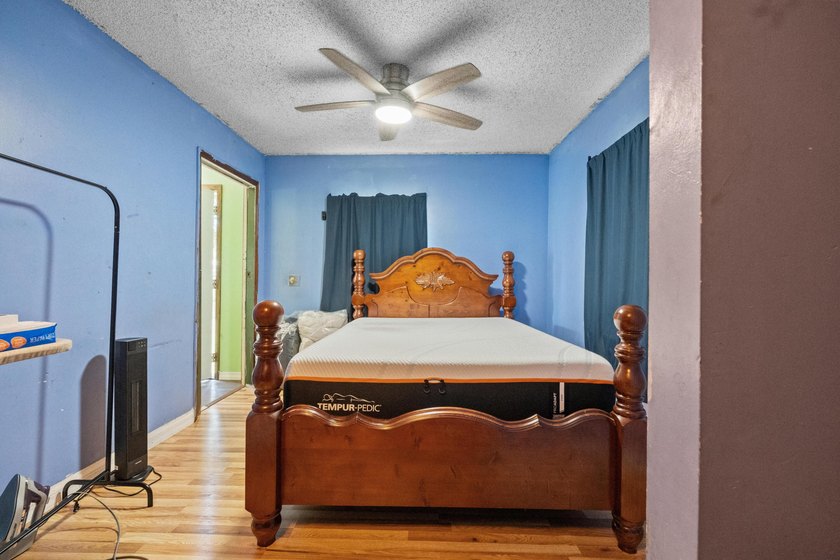 This 3-bedroom, 1-bathroom single-family home provides a - photo 9