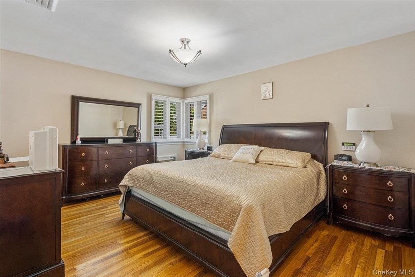 Rarely Available in Coveted Beechhurst! This impeccably - photo 12