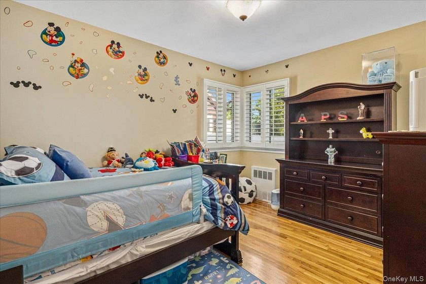 Rarely Available in Coveted Beechhurst! This impeccably - photo 17