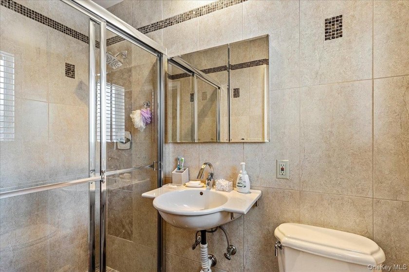 Rarely Available in Coveted Beechhurst! This impeccably - photo 18