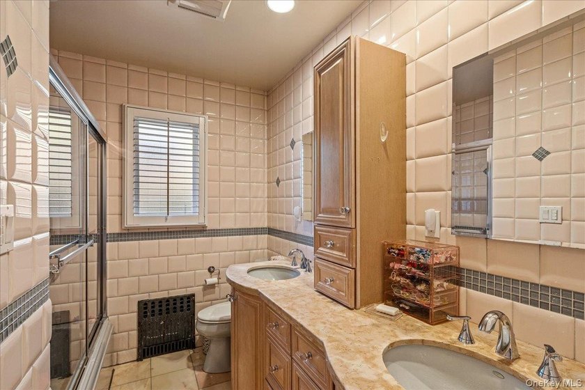 Rarely Available in Coveted Beechhurst! This impeccably - photo 19