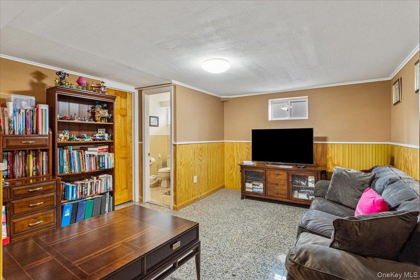 Rarely Available in Coveted Beechhurst! This impeccably - photo 24