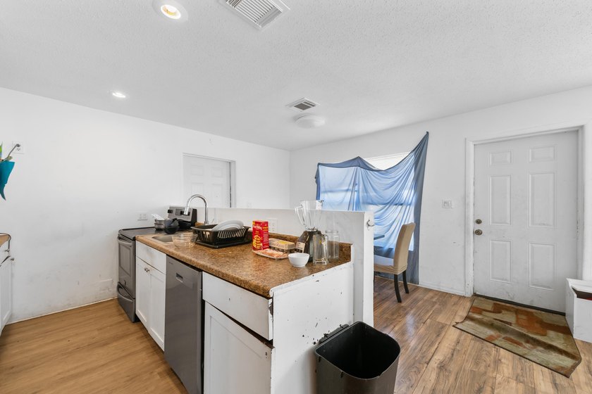 Single family home located east of I95 in Deerfield Beach. This - photo 12