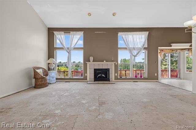 Welcome to this beautiful lakefront home in the highly - photo 8