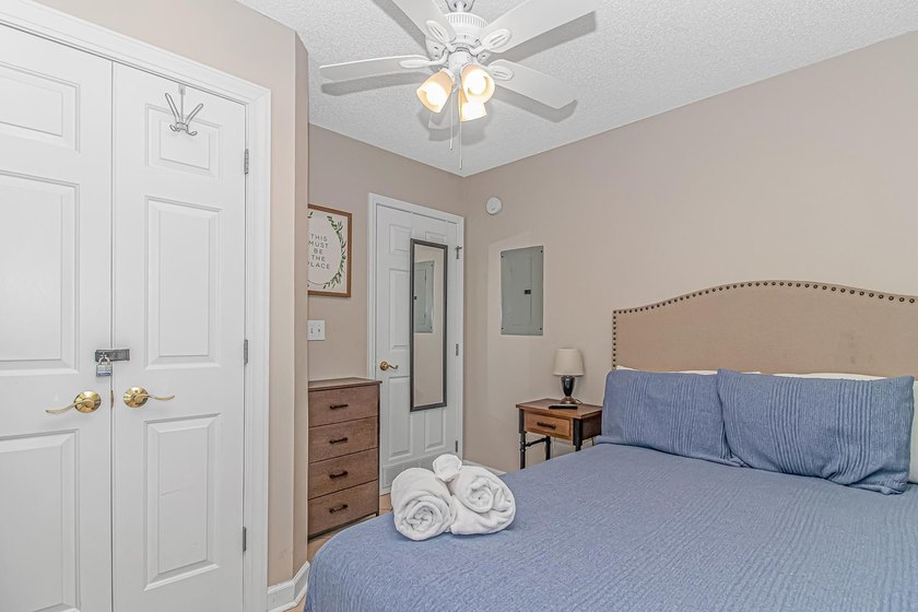 This very open and spacious 4-Bedroom, 3 -Bath raised beach - photo 12