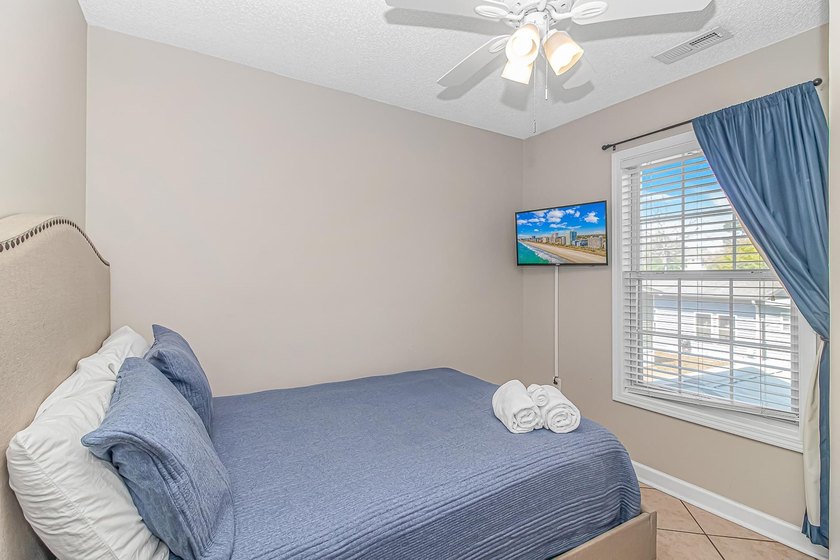 This very open and spacious 4-Bedroom, 3 -Bath raised beach - photo 13