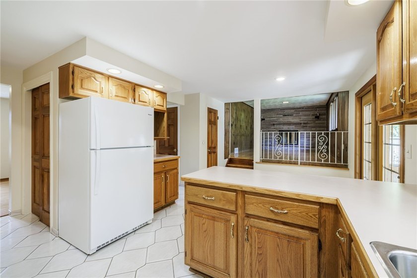 This well-maintained 3-bedroom, 1.5-bath split level home offers - photo 15
