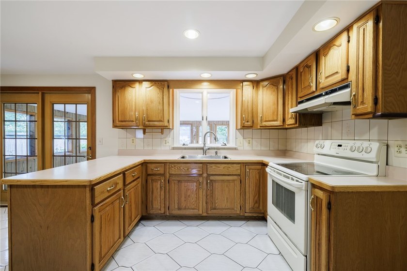 This well-maintained 3-bedroom, 1.5-bath split level home offers - photo 16