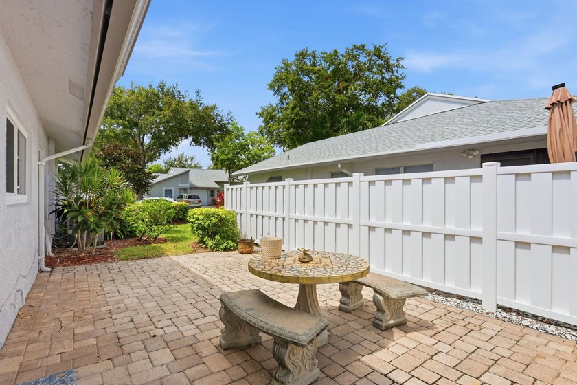 Nice 2/2 Corner Unit Villa w/ a new roof and has a 1 Car garage - photo 18