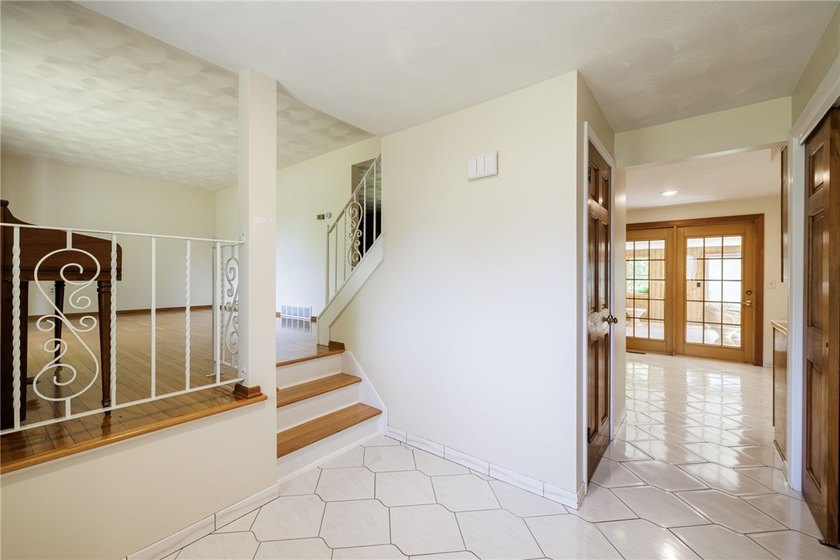 This well-maintained 3-bedroom, 1.5-bath split level home offers - photo 19