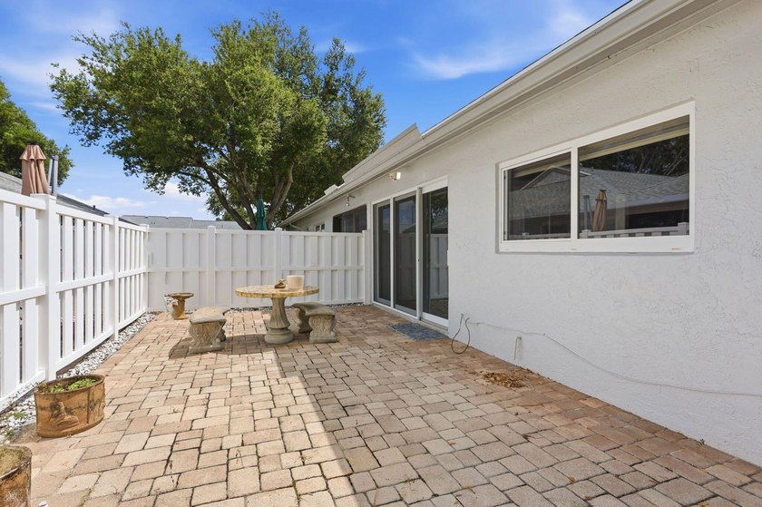 Nice 2/2 Corner Unit Villa w/ a new roof and has a 1 Car garage - photo 19