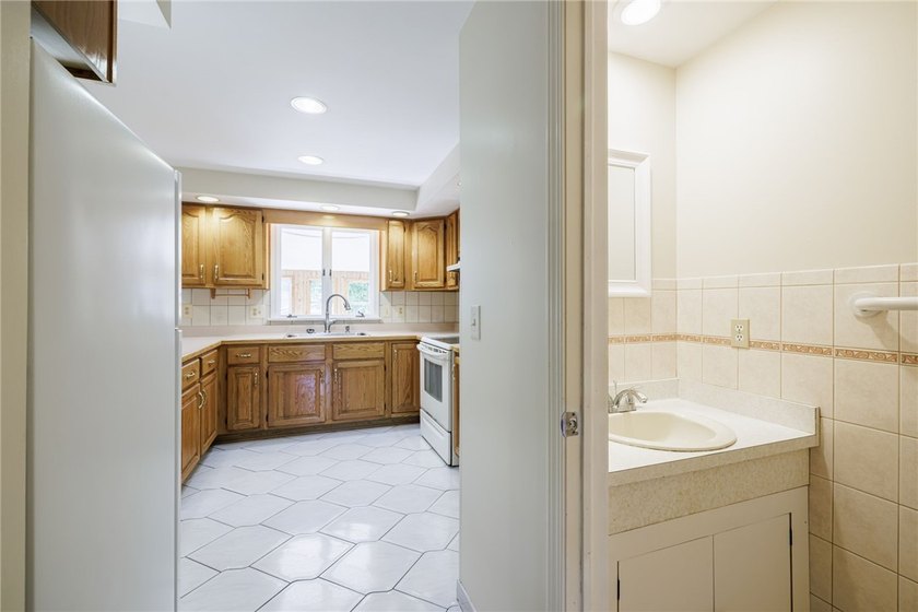 This well-maintained 3-bedroom, 1.5-bath split level home offers - photo 20