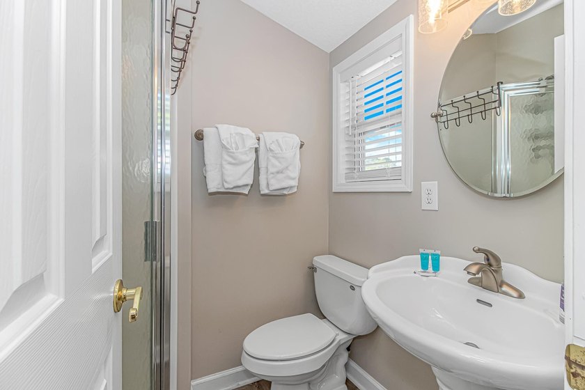 This very open and spacious 4-Bedroom, 3 -Bath raised beach - photo 20