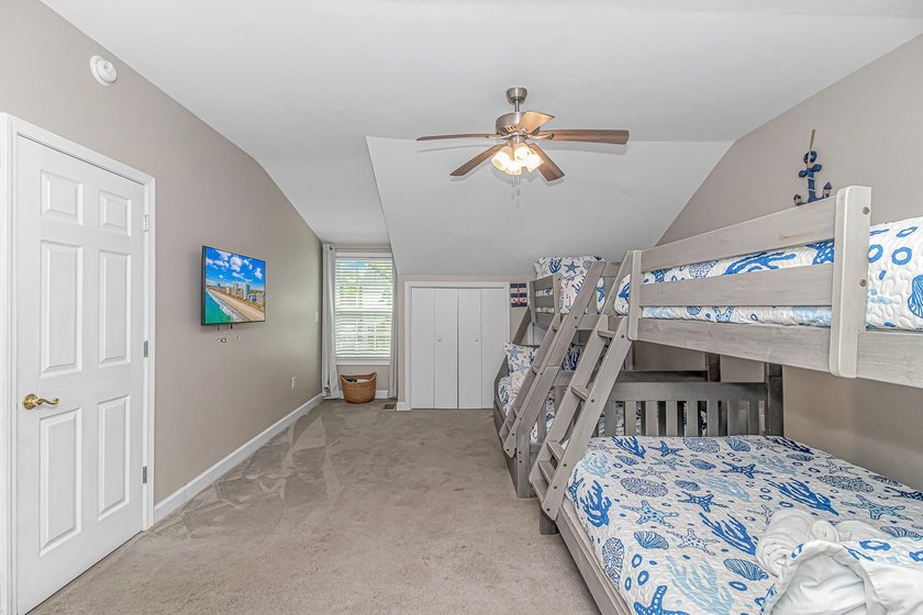 This very open and spacious 4-Bedroom, 3 -Bath raised beach - photo 22