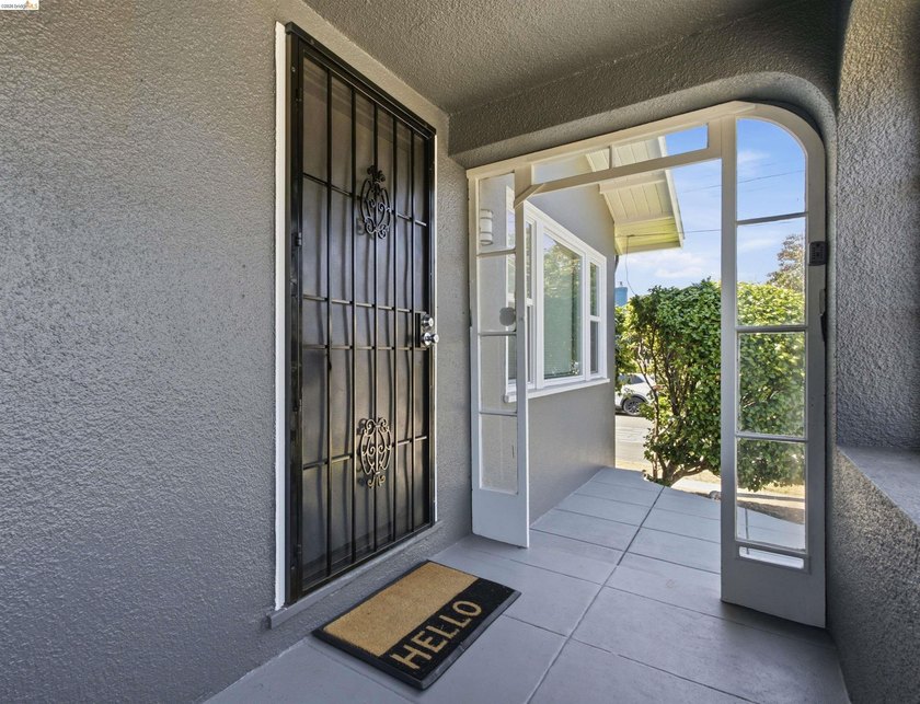 One lot, two renovated detached homes in Oakland's vibrant - photo 3