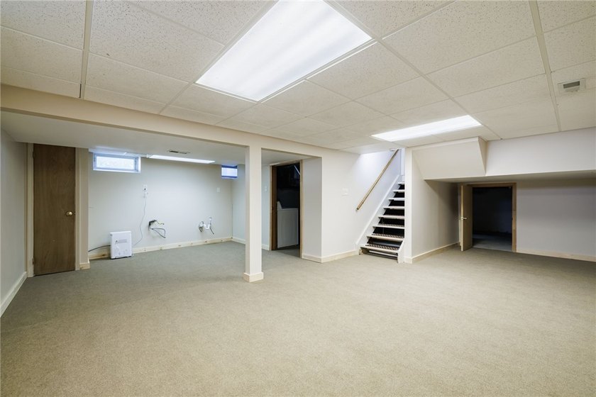 This well-maintained 3-bedroom, 1.5-bath split level home offers - photo 30