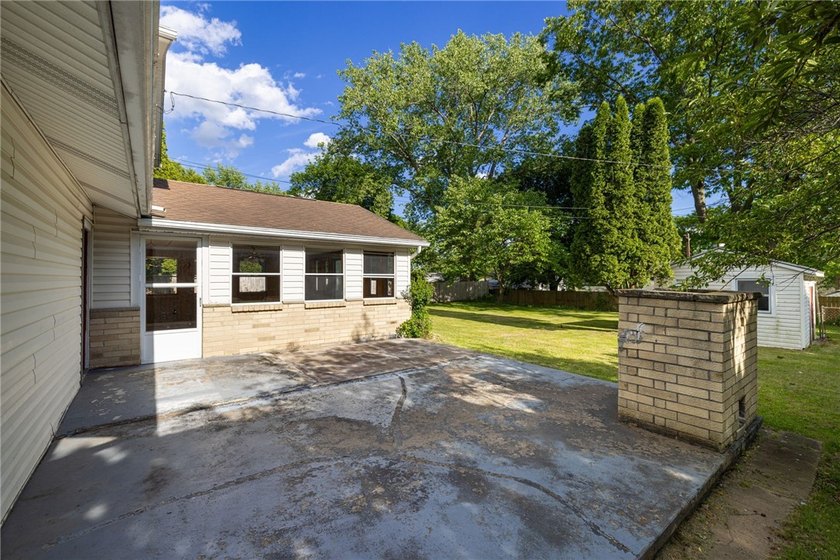 This well-maintained 3-bedroom, 1.5-bath split level home offers - photo 36