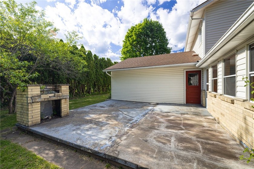 This well-maintained 3-bedroom, 1.5-bath split level home offers - photo 37