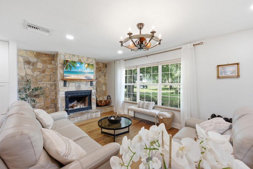 Welcome to this beautifully renovated 3-bedroom, 2-bath home in - photo 6