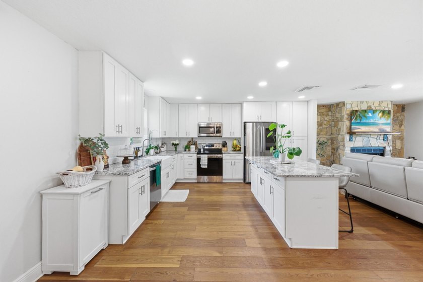 Welcome to this beautifully renovated 3-bedroom, 2-bath home in - photo 9
