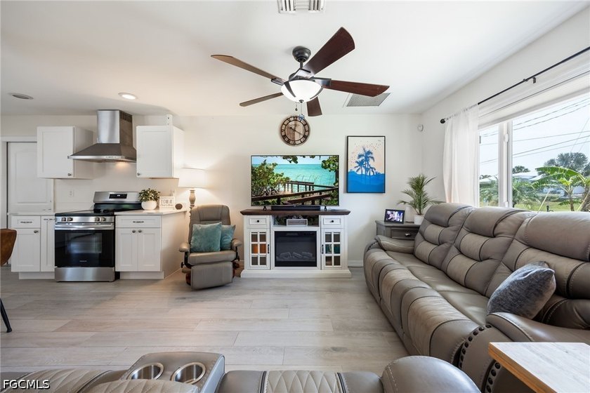 Waterfront living awaits in this lovely 2-bedroom, 2-bathroom - photo 11