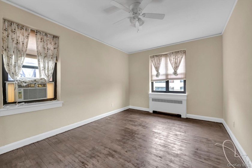 Large One Bedroom One Bath at the Townhouse Place Complex. This - photo 11