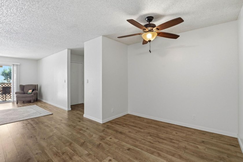 Wonderful starter, down-sizing, or investment property! Located - photo 18