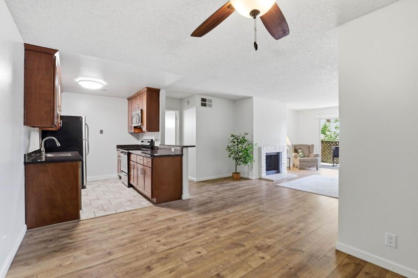 Wonderful starter, down-sizing, or investment property! Located - photo 21