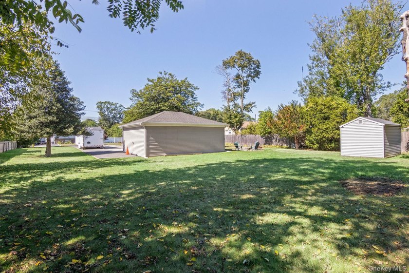 Charming, immaculate, meticulously maintained ranch conveniently - photo 23
