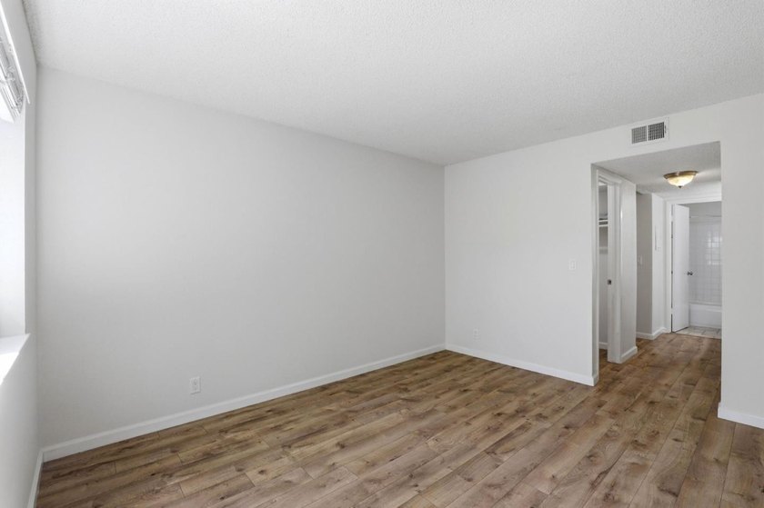 Wonderful starter, down-sizing, or investment property! Located - photo 30