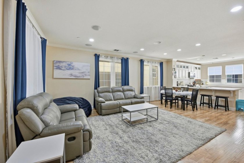 Property is being made available exclusively through Hubzu - photo 6