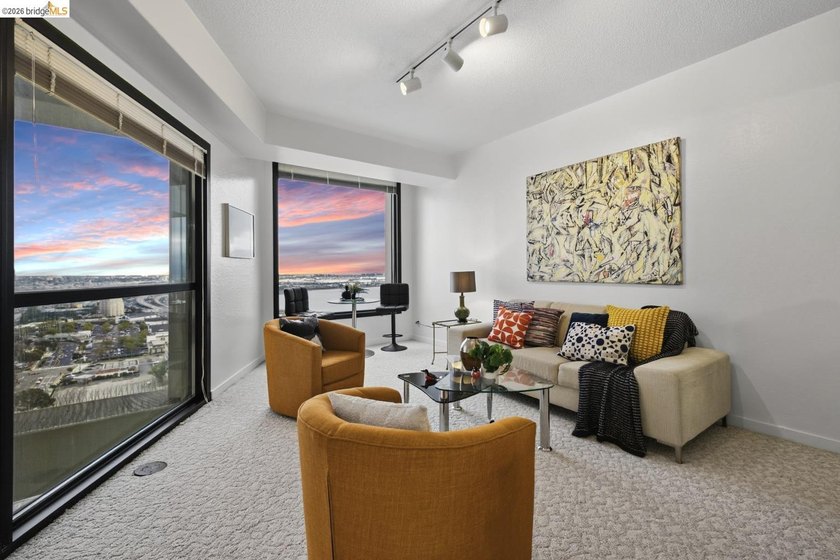 Perched on the 27th floor in Emeryville's highly sought after - photo 5