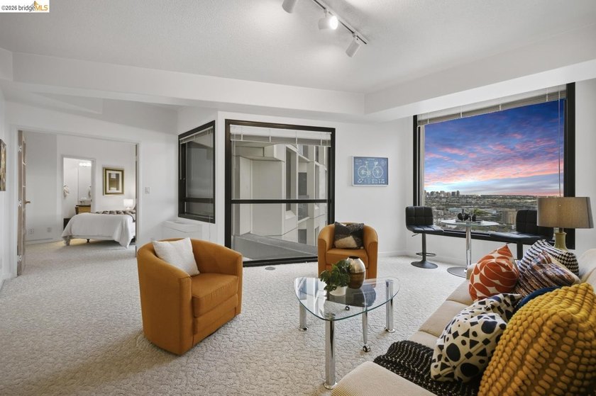 Perched on the 27th floor in Emeryville's highly sought after - photo 7