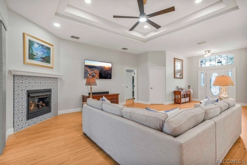 Fully renovated Southern Woods home on nearly half an acre - photo 13